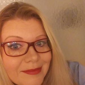 Meet your Posher, Dee